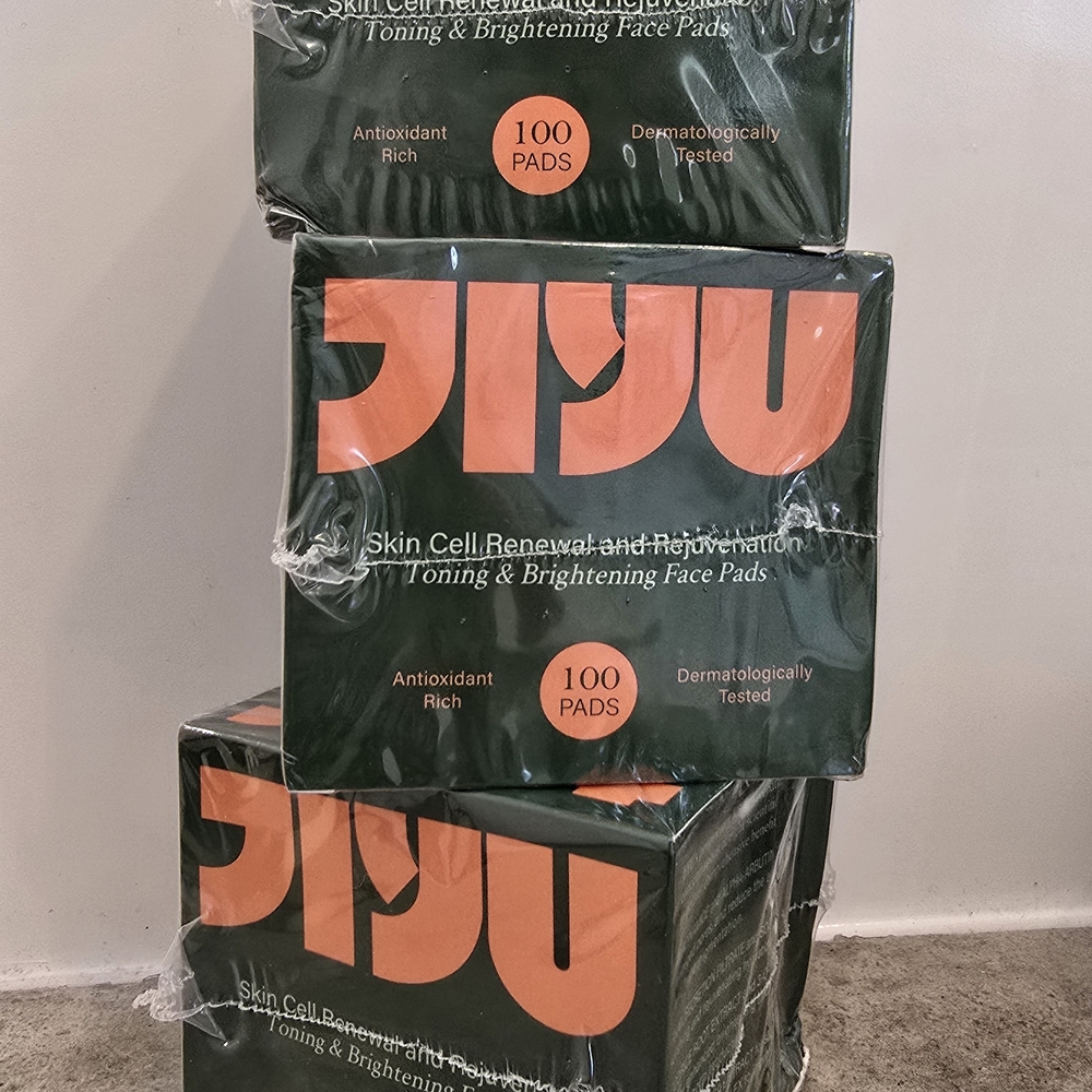 JIYU Skin Cell Renewal Toning & Brightening Face Pads - Black & Coral
